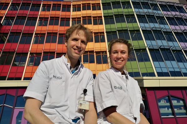 Oogarts Dirk Ponsioen en PA Jitske Annie van der Bent Oogarts Dirk Ponsioen en PA Jitske Annie van der Bent