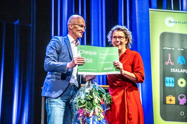 Wetenschapsavond 2019 Verpleegkundig specialist Ivonne Schoenaker krijgt de Isala Science Award