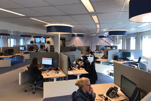 Contactcentrum Isala Overzichtsfoto contactcentrum Isala met medewerkers aan het werk