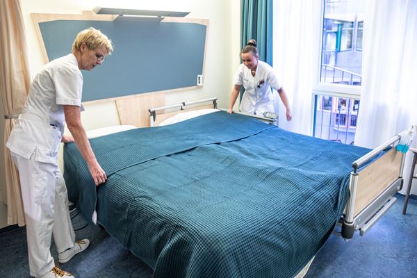 Oncologie verpleegkundigen Eta Nabers en Marijke Damhuis Oncologie verpleegkundigen Eta Nabers en Marijke Damhuis