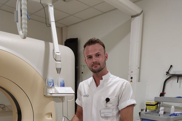 Emiel Soppe Emiel Soppe met een tatoeageapparaat