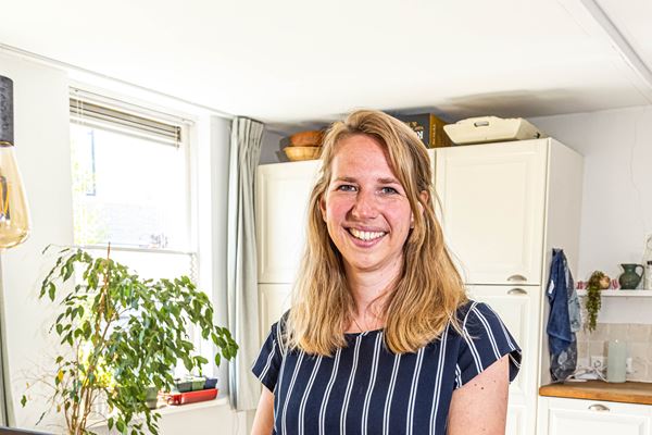 Carolien ter Pelkwijk Carolien ter Pelkwijk werkt thuis achter laptop