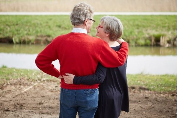 man en vrouw steun aan elkaar man en vrouw steun aan elkaar