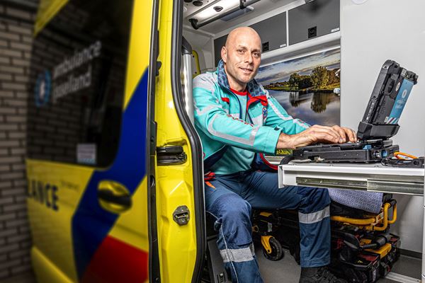 ambulanceverpleegkundige Dennis Nikkels ambulanceverpleegkundige Dennis Nikkels