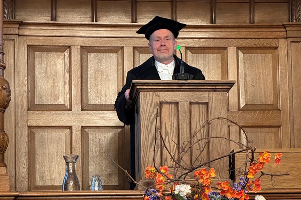 Bijzonder hoogleraar John Rossen tijdens zijn oratie. John Rossen