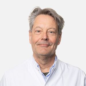 Pasfoto van dr. M. van der Veen