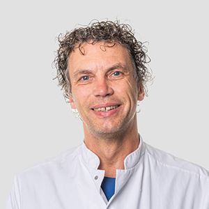 Pasfoto van dr. V. Roolvink